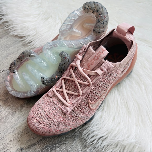 NWT Air Vapormax 2021 Women’s Shoes - Picture 7 of 8